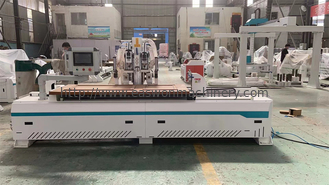 Aanpasbare CNC-deurmachine met Z-as 20 draaibankgeleider en 750W * 2/400W * 1 servomotoren