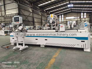 Aanpasbare CNC-deurmachine met Z-as 20 draaibankgeleider en 750W * 2/400W * 1 servomotoren